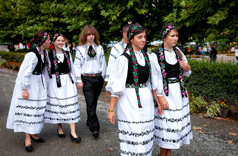 Glem alt om kedelige outfits: Lederhosen Tilbud der Blæser Dig Bagover!